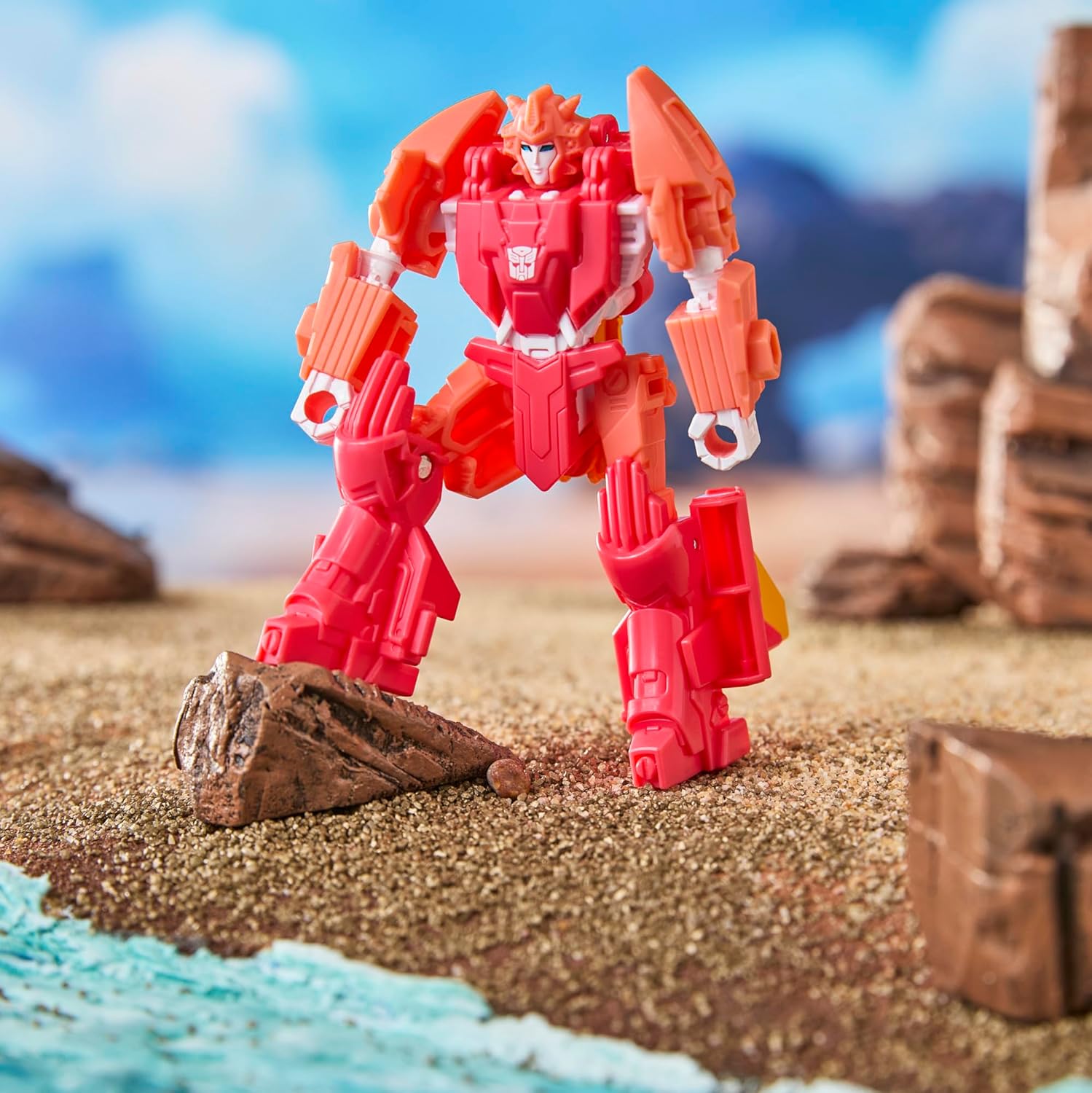 Transformers CYBERWORLD Elita-1 Cyber Changers 4-Inch Action Figure, Quick Change to Speedboat Mode, Robot Toys for Boys and Girls 6 and Up