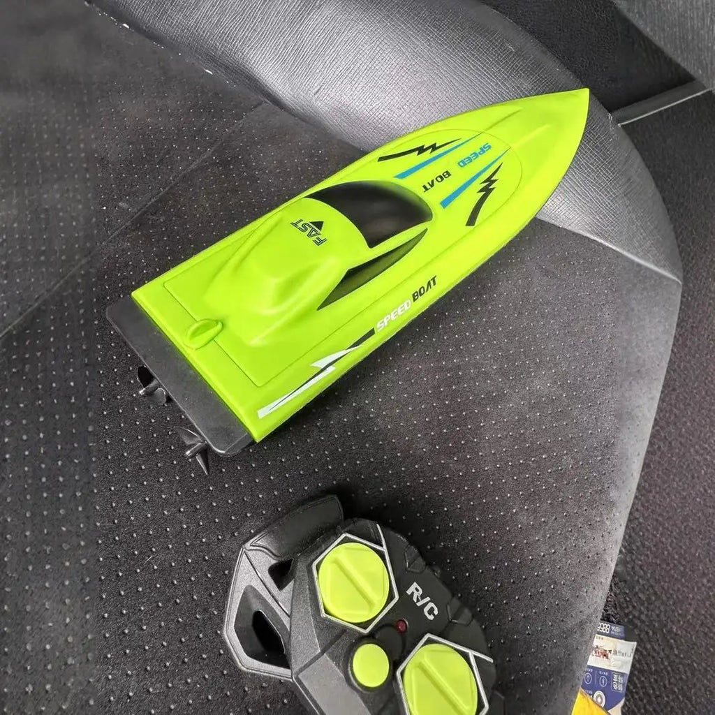 Children's High Speed Remote Control Boat Toy Submersible Electric Speedboat Simulated Ship Model for Boys Watercraft